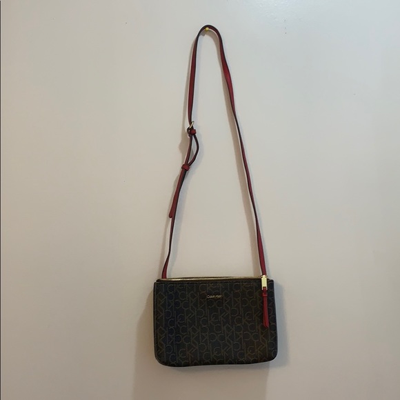 Calvin Klein cross body pouch! Worn 3 times! - Picture 1 of 3